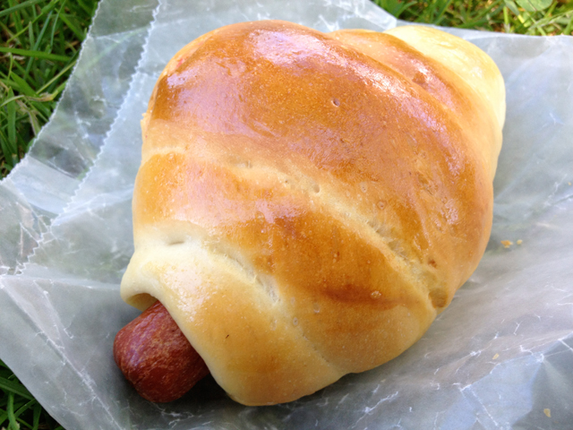 A hot dog bun