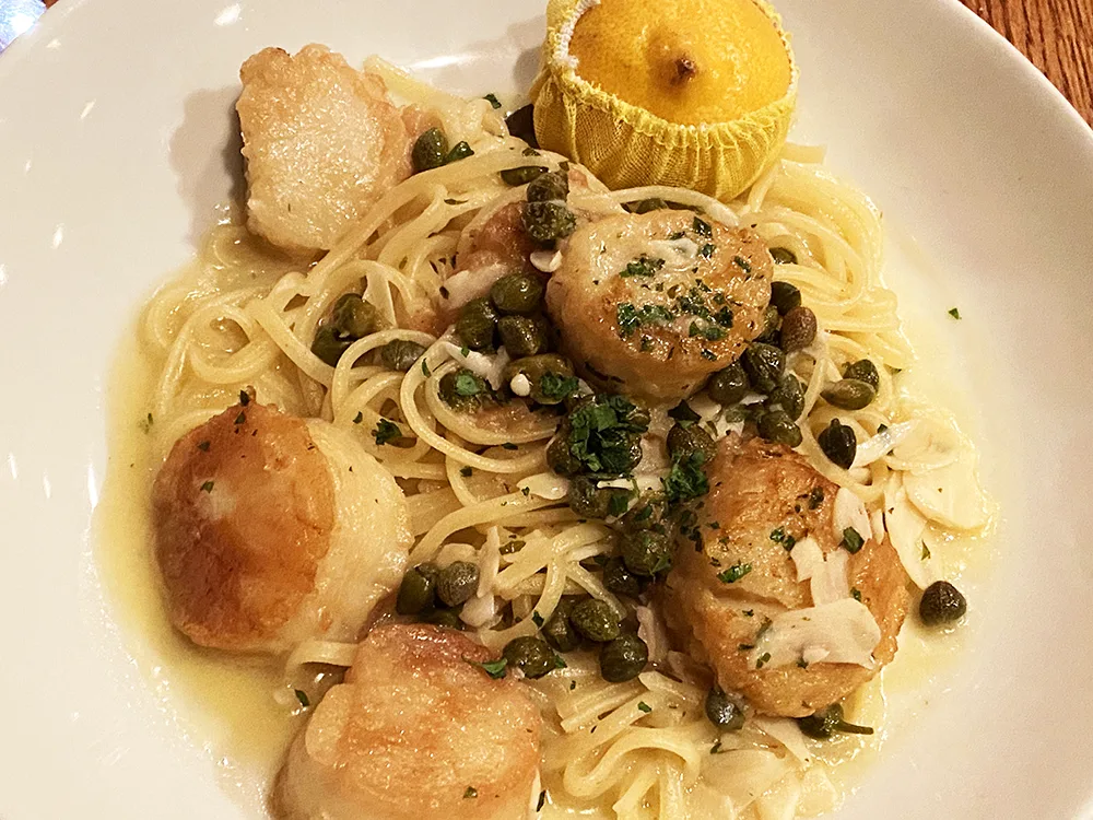 Scallops and linguine in butter with capers