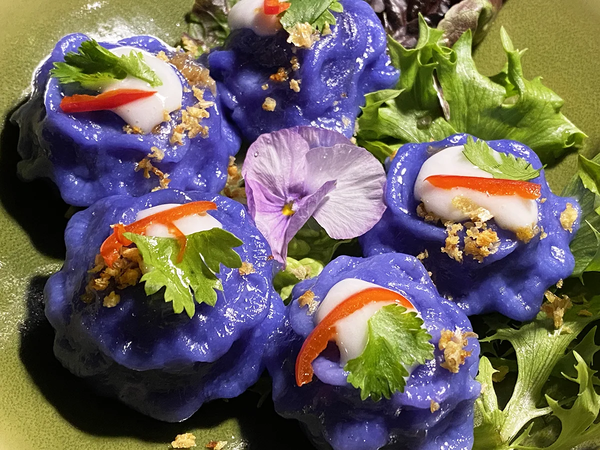 Blue dumplings, cho muang