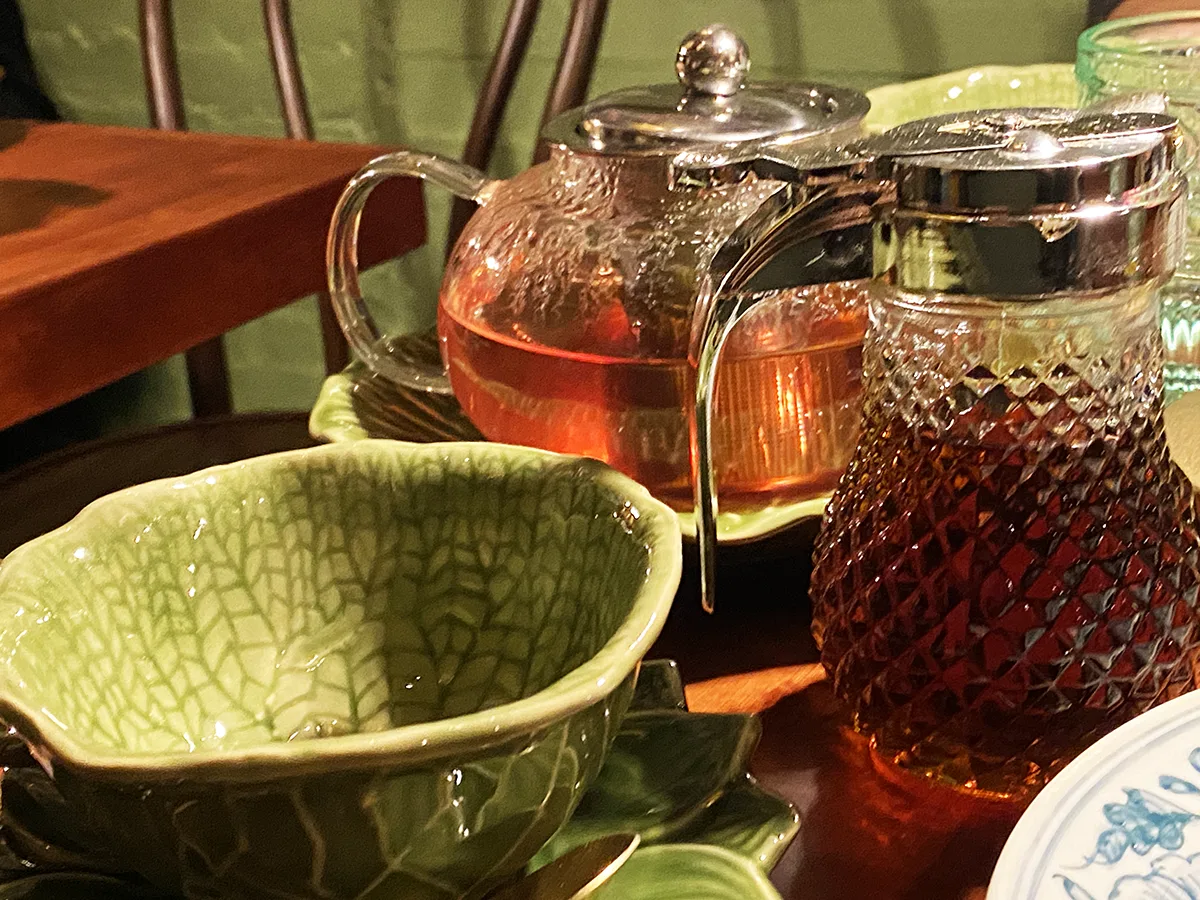 hibiscus berry tea service from Kaew Jao Jorm